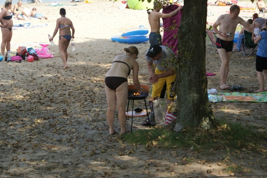 W sobotę nie brakowało chętnych do plażowania nad Pogorią...