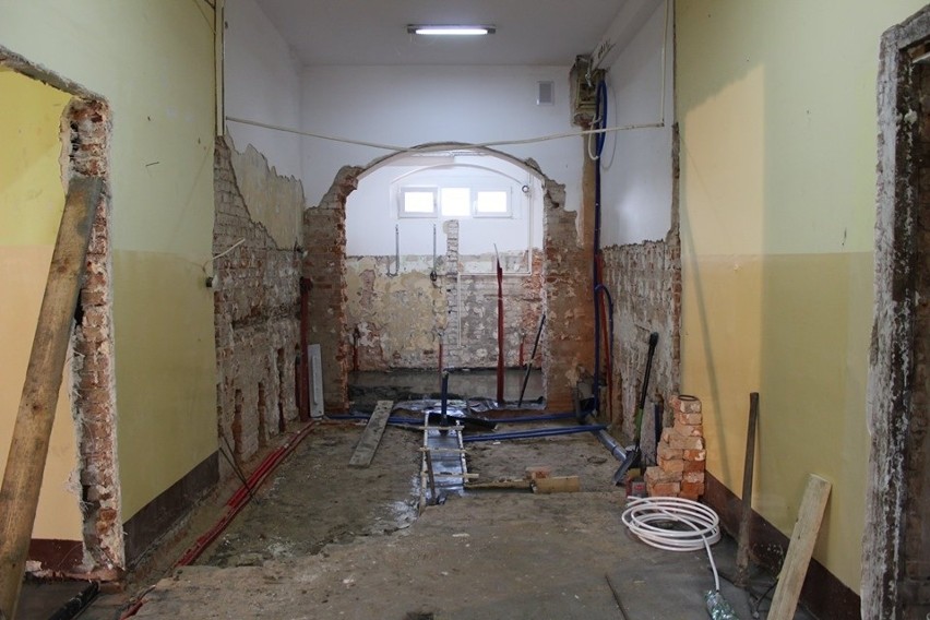 Trwa modernizacja budynku po byłym przedszkolu w Pakości....