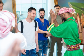 Ultrasi PSG wyzywają Messiego. A ojciec Lionela negocjuje w Arabii rekordowy kontrakt