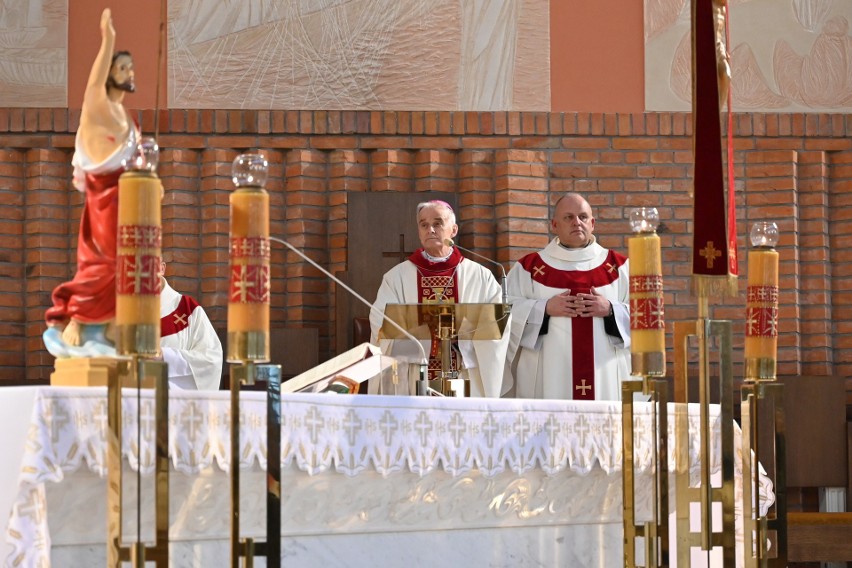 W 19. rocznicę śmierci świętego Jana Pawła II biskup Marian Florczyk odprawił mszę świętą w parafii świętego Józefa Robotnika w Kielcach