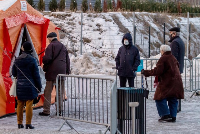 Koronawrius w Kujawsko-Pomorskiem. W poniedziałek nowych chorych zawsze jest mniej ze względu na mniejszą liczbę testów w weekend