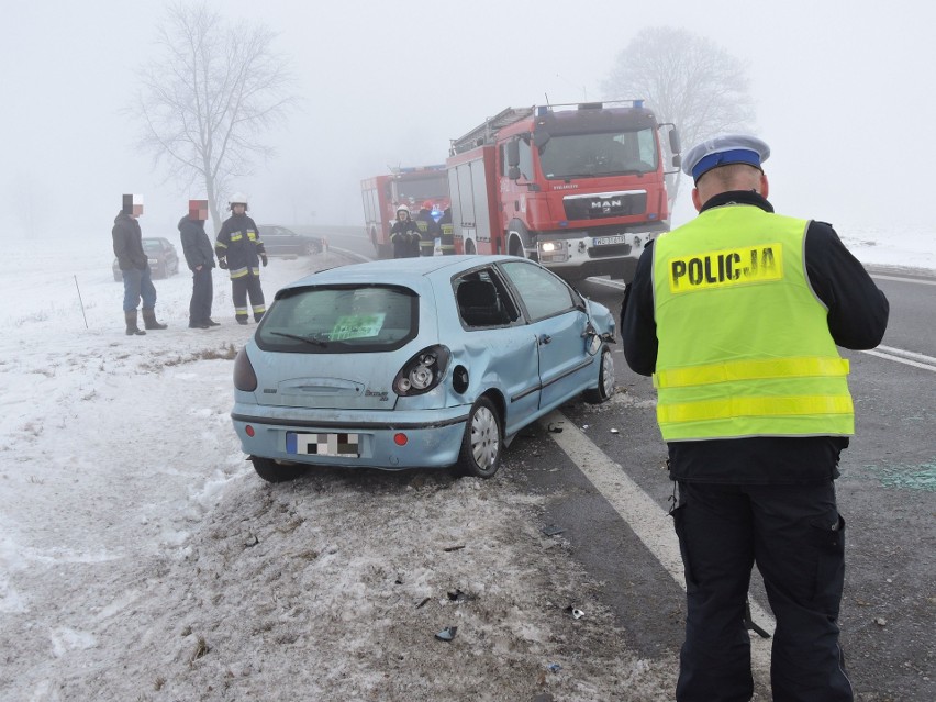 Wypadek w Kordowie. Kierująca fiatem w szpitalu [ZDJĘCIA+WIDEO]