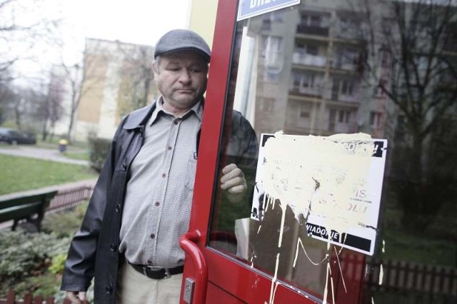 - Za czyjś głupi wybryk zapłacą wszyscy mieszkańcy, w ramach funduszu remontowego - denerwuje się Jerzy Konieczny.