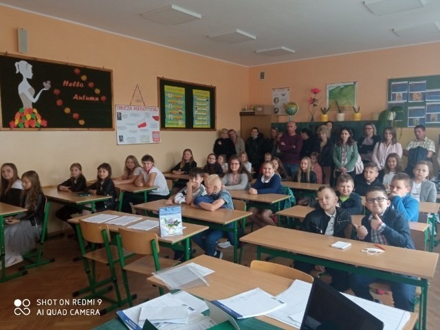 Rozpoczęcie roku szkolnego 2021/2022 w szkołach powiatu staszowskiego. Zobacz jak wyglądało (ZDJĘCIA)
