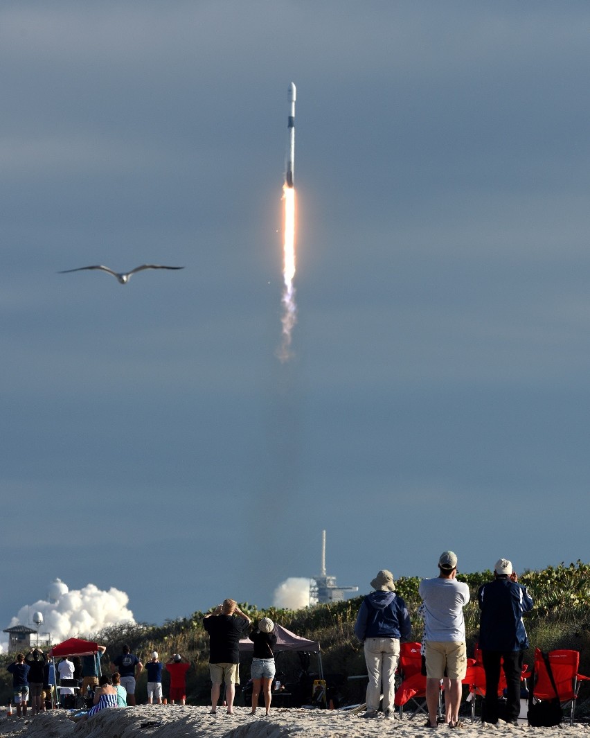 Start rakiety Falcon 9 NA ŻYWO SpaceX wysyła rakietę z polskim satelitą PW-Sat2 3.12.2018 TRANSMISJA