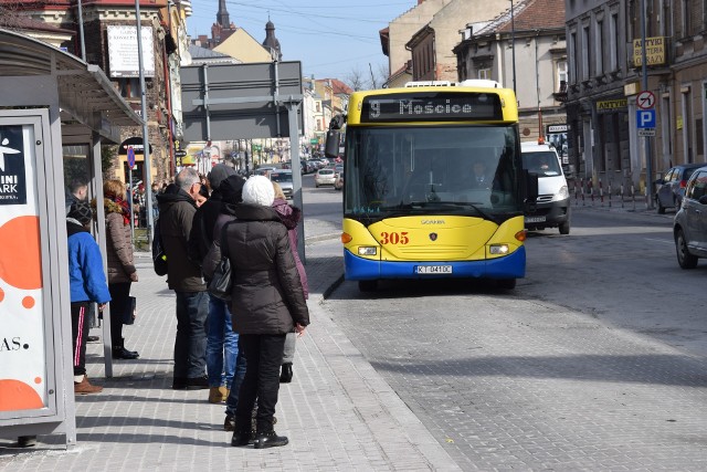 Autobusy MPK docierają obecnie do gminy Tarnów, Lisiej Góry i Pleśnej. Niewykluczone, że będą obsługiwać też inne gminy