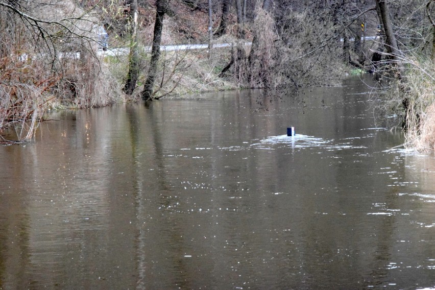 Stany ostrzegawcze na dwóch rzekach w powiecie kieleckim i Kielcach. Będą podtopienia?