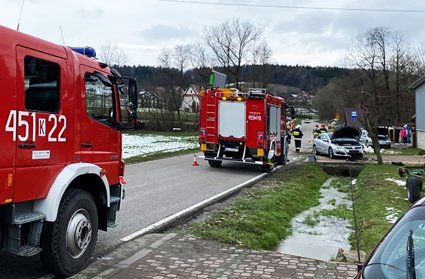 Dwa samochody zderzyły się pod Limanową. Droga w Wilkowsku była zablokowana