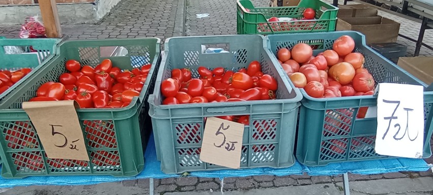 Pomidory także różniły się od siebie ceną ze względu zarówno...