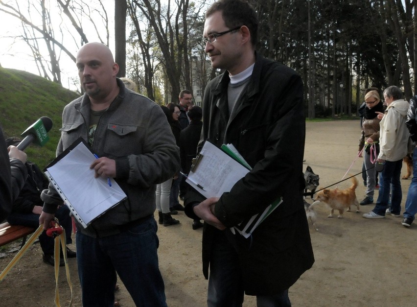 Do Ogrodu Saskiego przyszło dzisiaj około czterdziestu...