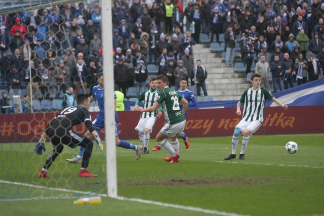 W meczu 23. kolejki II ligi Olimpia Grudziądz pokonała na wyjeździe Ruch Chorzów 2:1 (2:0). Obie bramki dla biało-zielonych strzelił Przemysław Kita (40, 83). Dla chorzowian trafił Robert Obst (87). To była druga wyjazdowa z rzędu wygrana grudziądzan, którzy awansowali na 5. miejsce w tabeli.