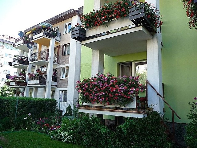 Jeden z najpiękniejszych balkonów zlokalizowanych na osiedlu Południe w Starachowicach. 