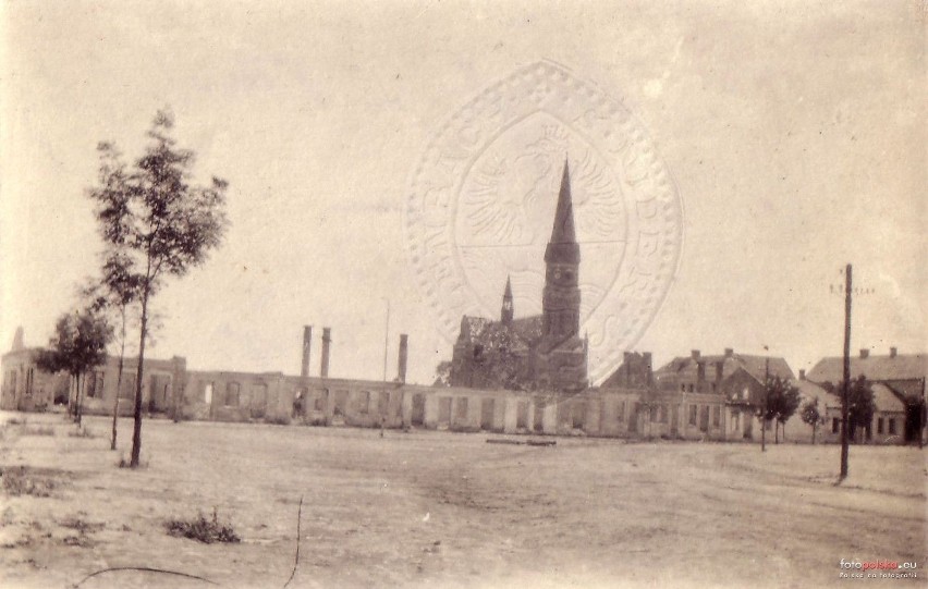 1915 , Wypalony Rynek i zniszczony kościół w Rozwadowie