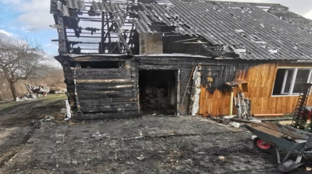 Po pożarze w 2021 roku spalony dom trzeba było rozebrać