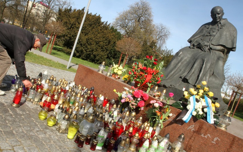 Pomnik papieża Jana Pawła II...