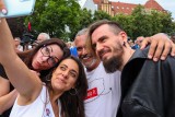 Tour de Konstytucja PL w Szczecinie. Na pl. Solidarności prof. Bodnar, Łona i środowiska prawnicze. Zobacz zdjęcia