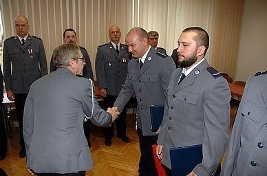 Policjanci nagrodzeni za bohaterską akcję