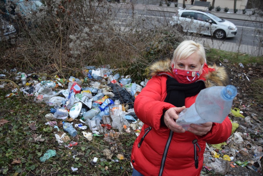 Gorzowianka od trzech tygodni czeka na posprzątanie śmieci....