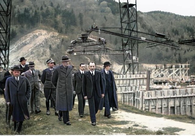 Wizyta prezydenta RP Ignacego Mościckiego na terenie budowy zapory wodnej w Rożnowie w maju 1938 roku.Zobacz zdjęcia z budowy na kolejnych slajdach