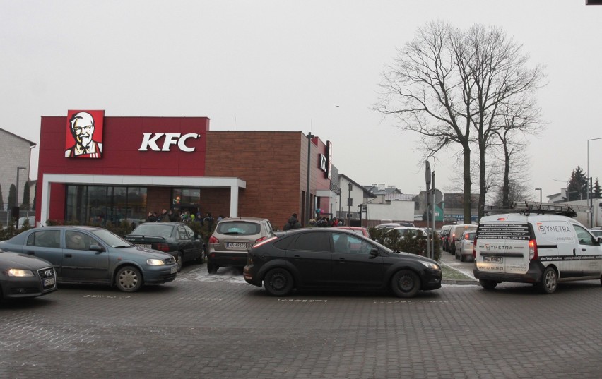 Tłumy na otwarciu nowego KFC w Radomiu.