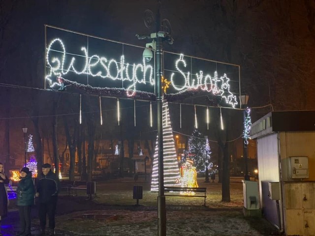 Ponad 150 dzieci było świadkami rozświetlenia świątecznych iluminacji w Radoszycach, w których wziął również udział burmistrz Michał Pękala.Zobacz zdjęcia na kolejnych slajdach