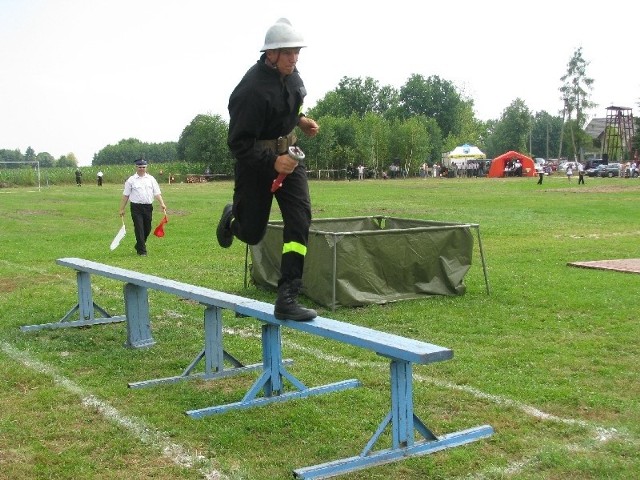 Jedną z konkurencji była sztafeta pożarnicza