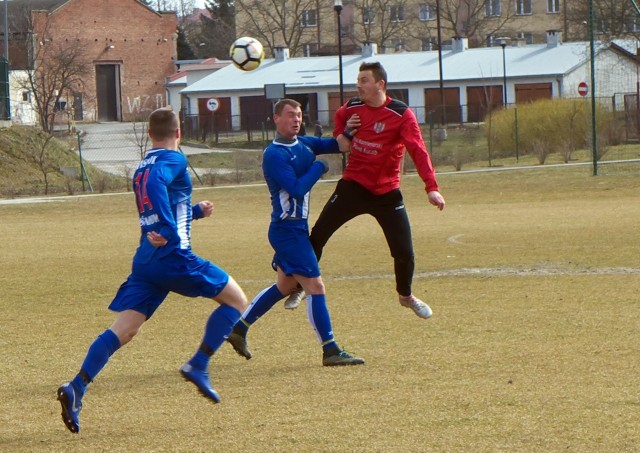 Orzeł Przeworsk - Wisłok Wiśniowa 0:5 (0:0)Bramki: Nowak trzy, Złotek, Kovtok.Ernest Kasia, prezes KS Wiązownica: Nie liczyłem pieniędzy wydanych na klub [STADION]