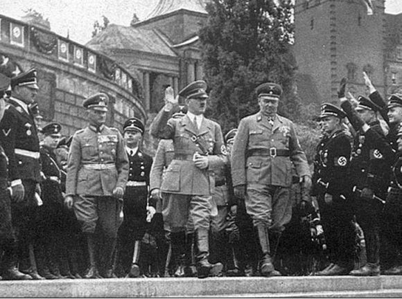 Adolf Hitler zwiedza Hakenterrasse (dziś Wały Chrobrego)