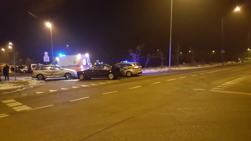 Zderzenie dwóch samochodów w Szczecinku (zdjęcia)