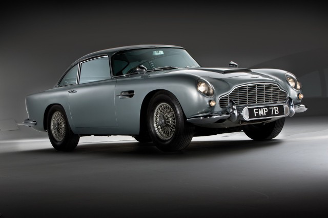 Aston Martin DB56 - W ciągu dwóch lat produkcji stworzono 1023 egzemplarze Astona Martina DB5, który - oprócz Goldfingera - służył Bondowi w innych częściach jego przygód, m.in. w ostatnim filmie Spectre. Bez wątpienia jest to prawdziwa "bondowska" legenda / Fot. Aston Martin