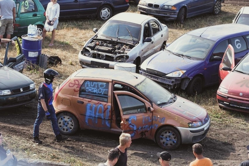 Charytatywny Wrak Race Uniwerstal. Pojawią się gwiazdy...