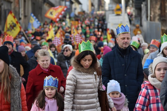 Orszak Trzech Króli 2023 w Bielsku-Białej. Zobacz kolejne zdjęcia. Przesuwaj zdjęcia w prawo - naciśnij strzałkę lub przycisk NASTĘPNE