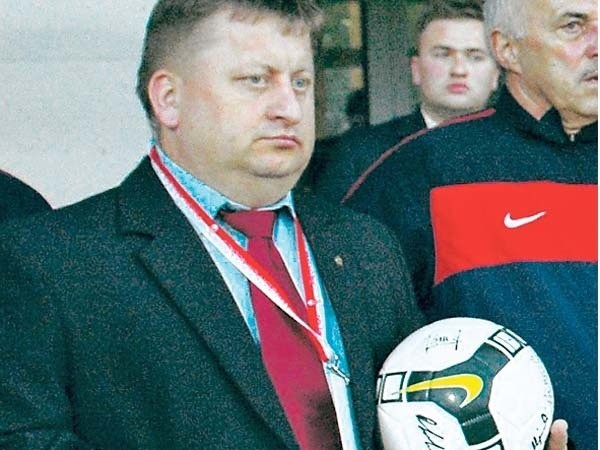 Jedynie Grzegorz Maciejasz, prezes KOZPN upiera się, aby środowy finał okręgowego Pucharu Polski prowadził sędzia Damian Skórka.