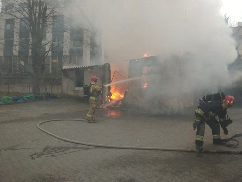 Pożar przy ul. Dolnej 3 maja w Lublinie. Kłęby gęstego dymu były widoczne z dużej odległości. Zobacz zdjęcia z akcji gaśniczej