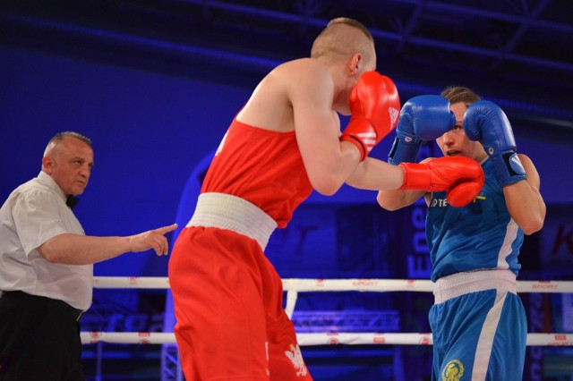 W międzynarodowym meczu bokserskim Polska pokonała Węgry 16:2. Zwycięstwo w kategorii 71 kg odniósł Damian Durkacz.