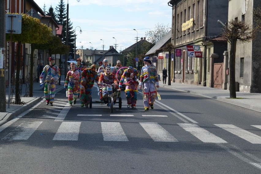 Wilamowskie śmiergusty 2014, czyli leją od samego rana