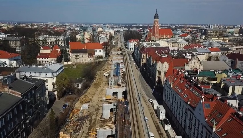 Kraków. Wiadukt kolejowy przy Hali Targowej wymaga dużych zmian [ZDJĘCIA]