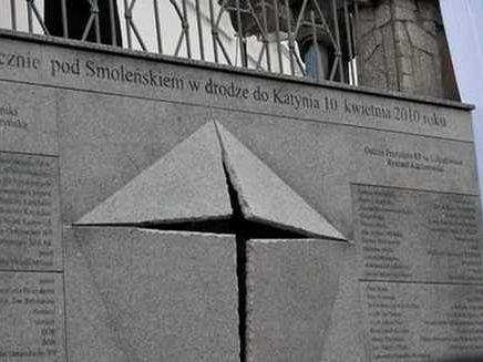 Pomnik poświęcony ofiarom katastrofy smoleńskiej znajduje się w Białymstoku