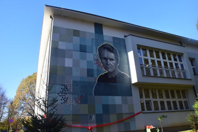 Odsłonięcie muralu Marii Skłodowskiej-Curie i 65-lecie SP11 im.Marii Skłodowskiej-Curie w Tychach
