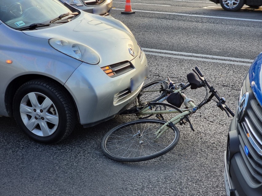 Wypadek w Przemyślu. Kierująca nissanem micra najechała na rowerzystę [ZDJĘCIA]