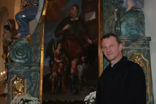 Ks. Szczepan Średziński jest proboszczem parafii pw. św. Wawrzyńca w Kijewie Królewskim od trzech miesięcy. Udało mu się doprowadzić do końca renowację ołtarza św. Rocha.