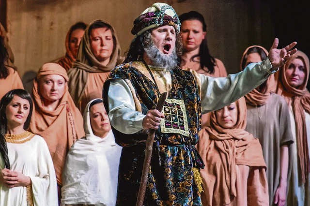 Międzynarodowym solistom towarzyszyć będzie w „Nabucco” chór Opery Polskiej oraz Roncole Verdi Orchestra
