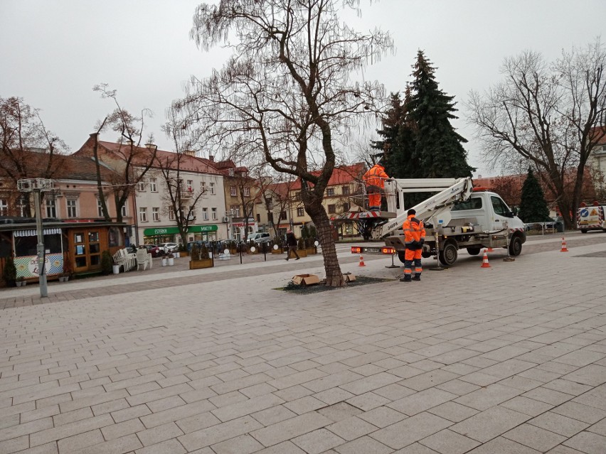 Oszczędnie ze świątecznymi iluminacjami w powiecie krakowskim. Mogilany bez dekoracji świetlnej, Skawina tylko w Rynku, Liszki z aniołkiem 