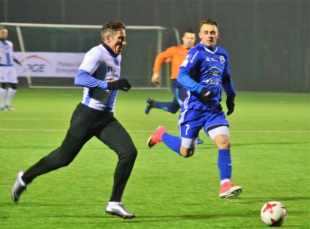 Jedną z bramek dla Stali Rzeszów zdobył Daniel Koczon (przy piłce)