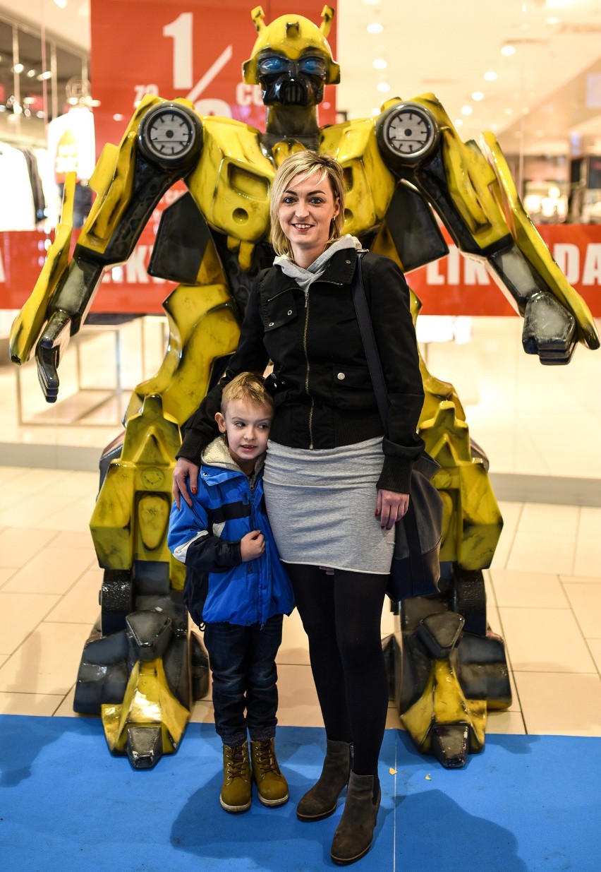 Gliwice: w Parku Handlowym Arena powstał świat Transformersów ZDJĘCIA