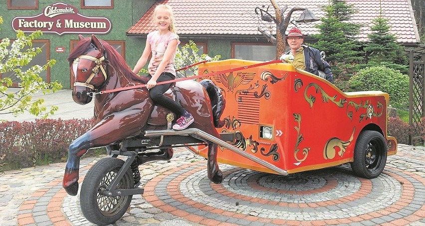 Jeden koń sztuczny i 55 mechanicznych - tak napędzany jest rydwan zbudowany w Borkowie 
