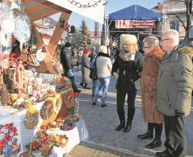 Uczestnicy jarmarku podziwiali rękodzieło lokalnych twórców