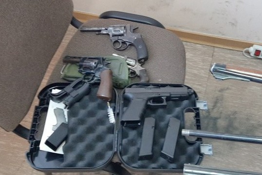 Policjanci z Lipska zabezpieczyli broń przechowywaną u...
