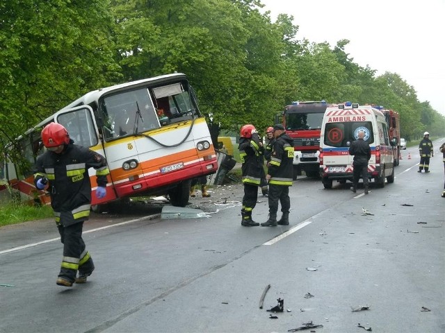 Wypadek w Michałowie w pobliżu Ostrówka na drodze Łask - Zduńska Wola