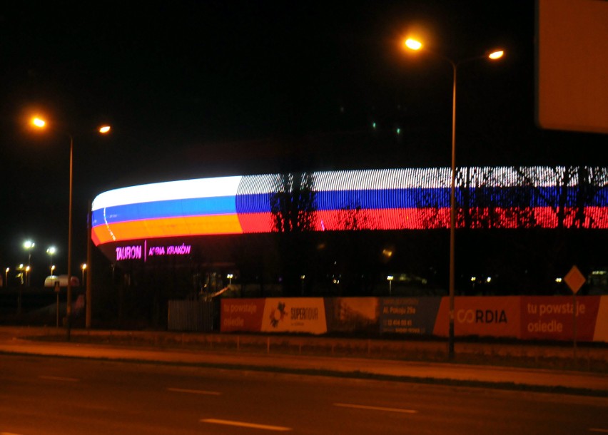 Tauron Arena w kolorach rosyjskiej flagi [ZDJĘCIA]